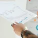 E-ticaret müşteri segmentleri için RFM analizi yapan pazarlama uzmanı